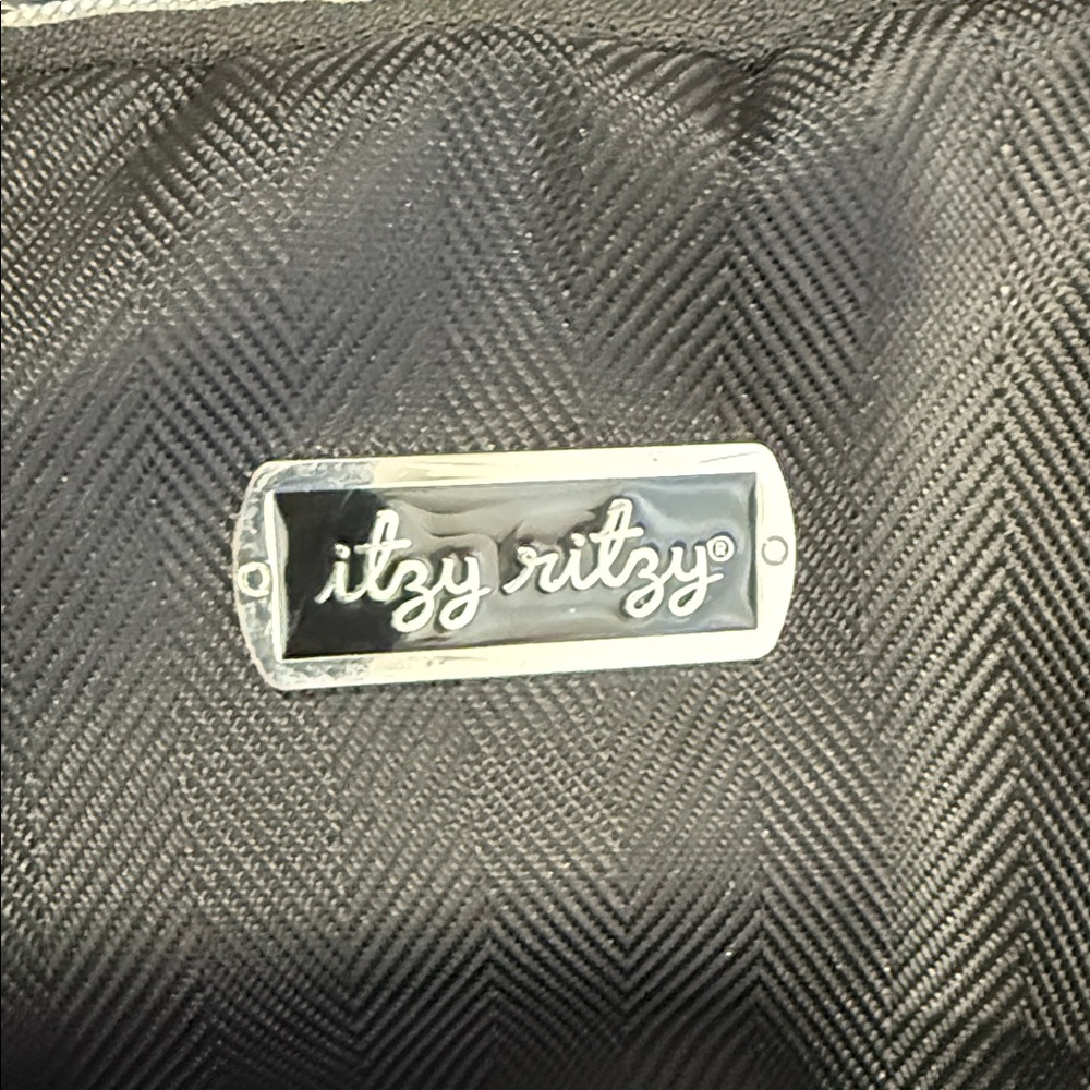 Itzy Ritzy Black Large Diaper/Backpack Bag - Picture 2 of 12